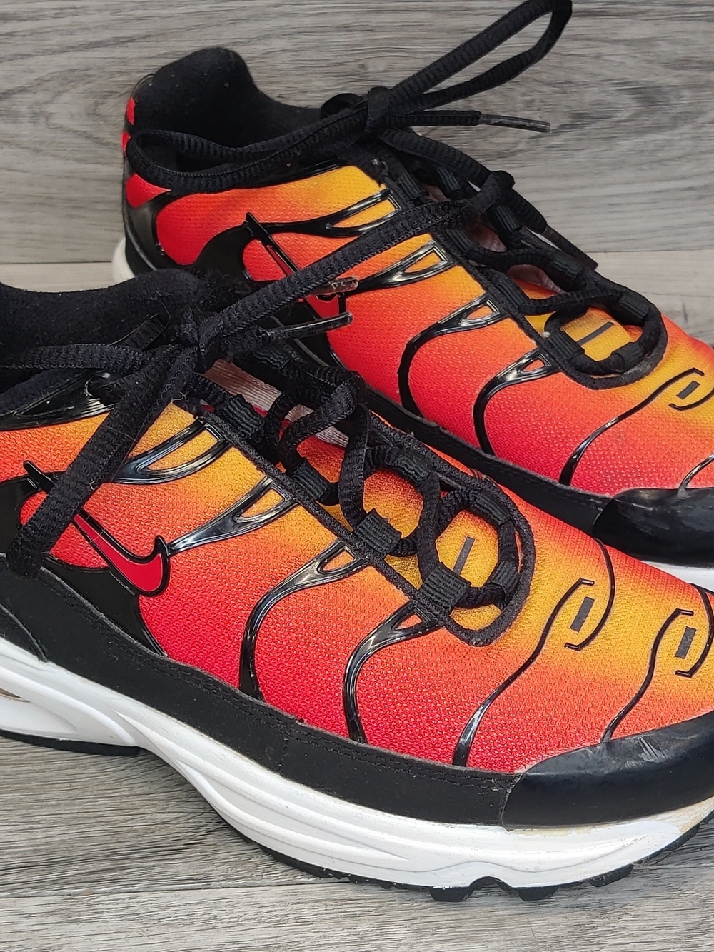 Nike Air Max Plus TN Sunset Tiger Orange Black Sneakers BV5974-001 Boys Size 3Y